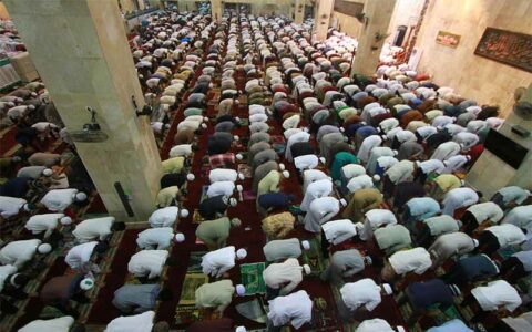 Niat Salat Tarawih Sendiri hingga Berjamaah, Keutamaan dan Pahala